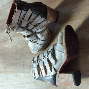 Freebird Braeden ankle booties in Ice, size 5